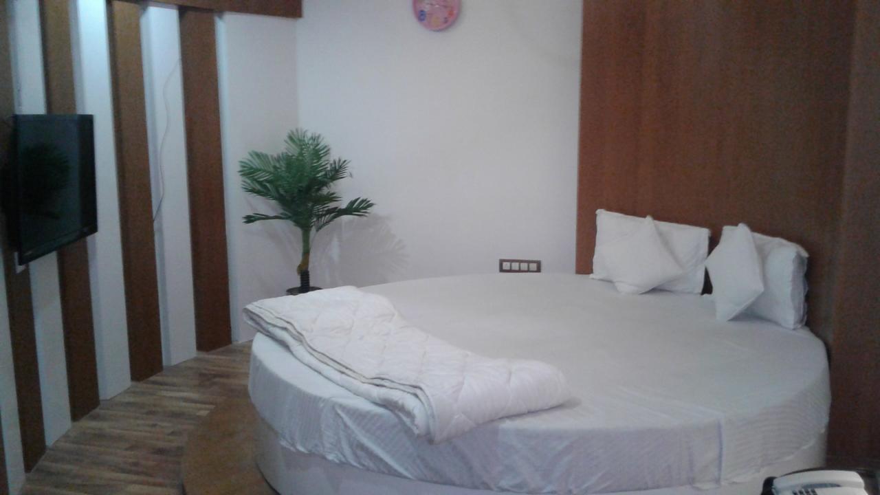 Hotel The Grand Parshwanath Sankeshvar 외부 사진